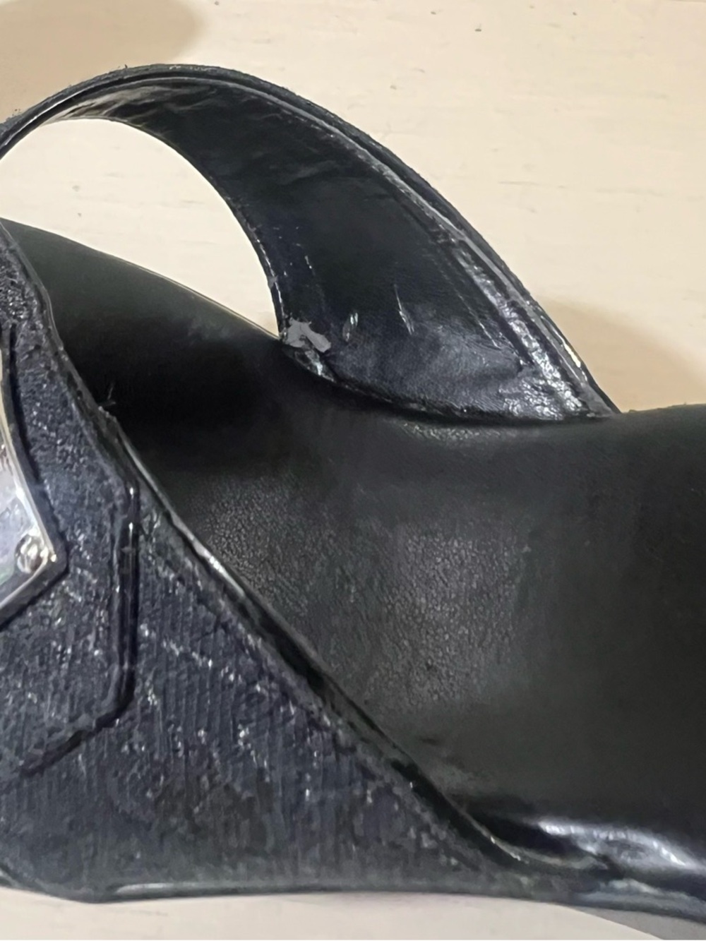 Y2K GUESS Black Platform Wedge Sandals with Silver Heart Charm - Picture 7 of 8